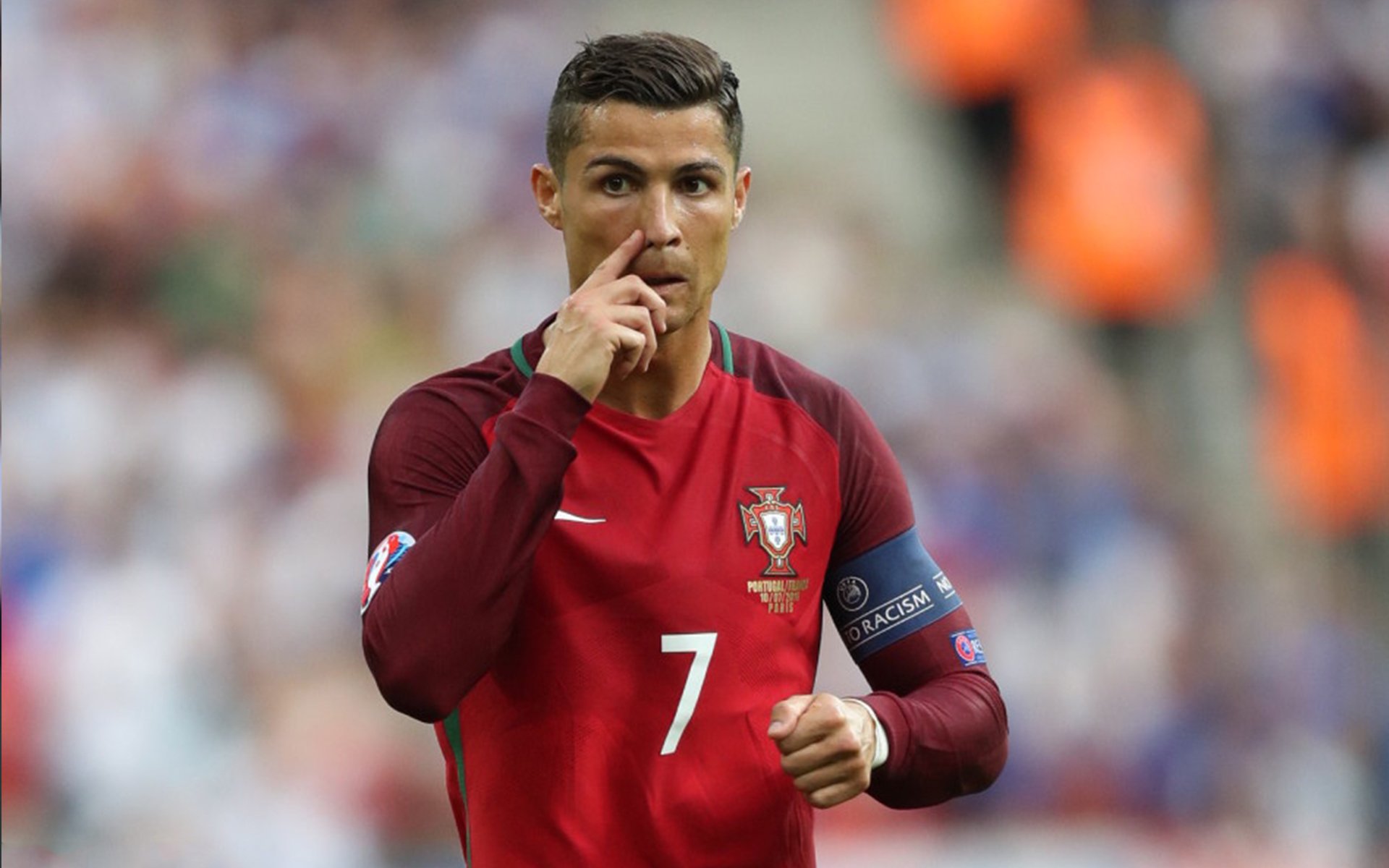 AYX官网-未来足球“巨星”崭露头角：新生力量在欧冠绽放，足坛未来新星